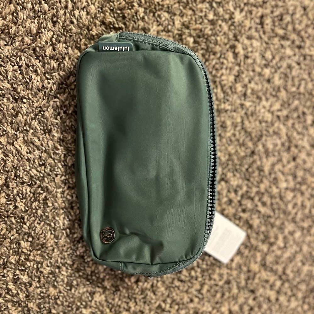 Lululemon Everywhere Belt Bag